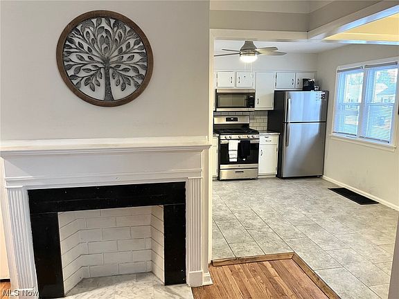 4th image of 12415 Sprecher Ave