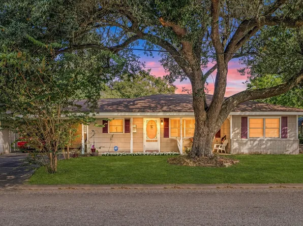 1811 Myrtle St, Liberty, TX 77575