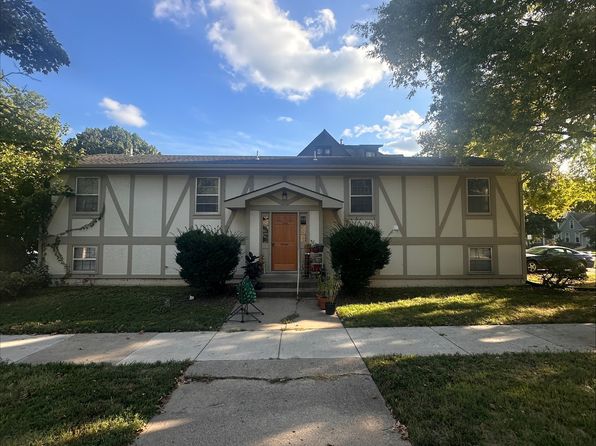 1300 Massachusetts St APT 3