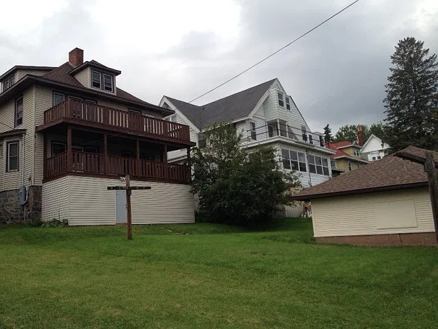 6 bed, 3120 sqft, $3,450 — Photo 2