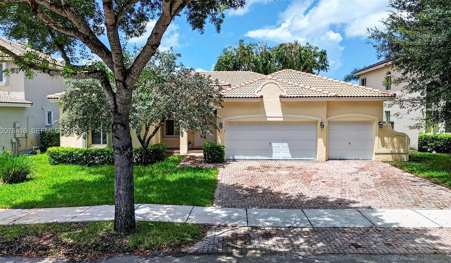 Palm Isle Estates — Photo 1