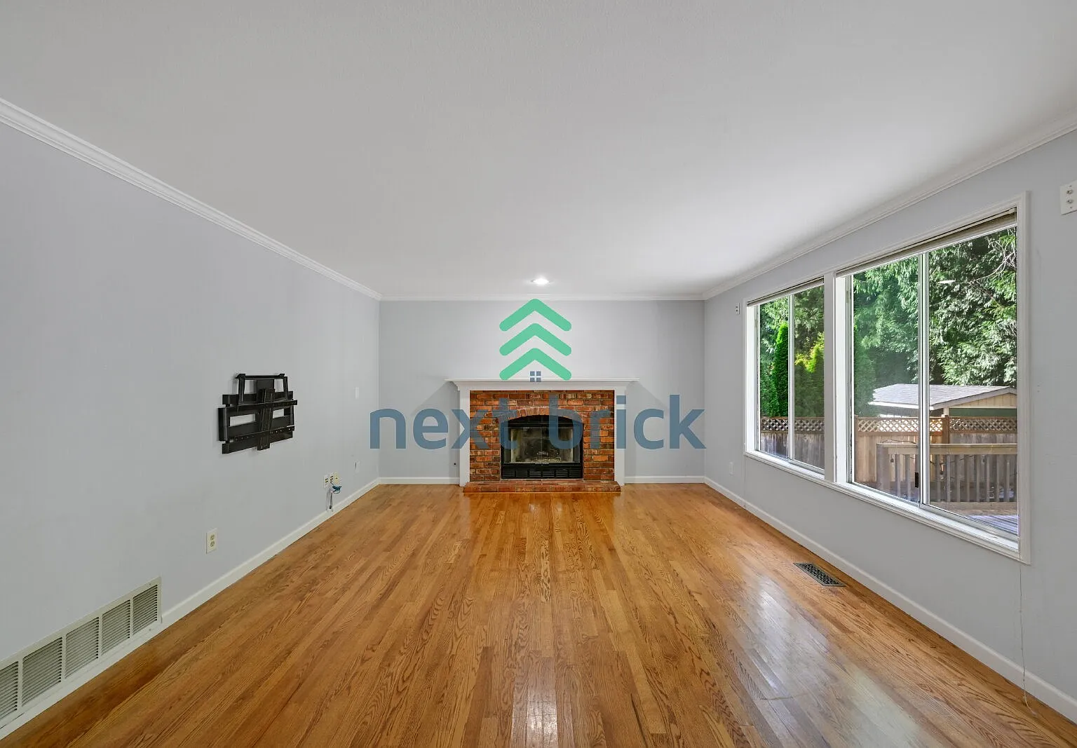 "Spacious 4-Bedroom Retreat with 2.5 Baths in Charming Sammamish Setting" — Photo 3