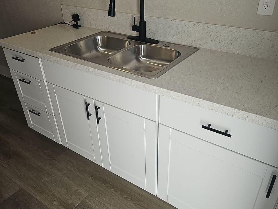 1st image of 1342 Oak St APT 3