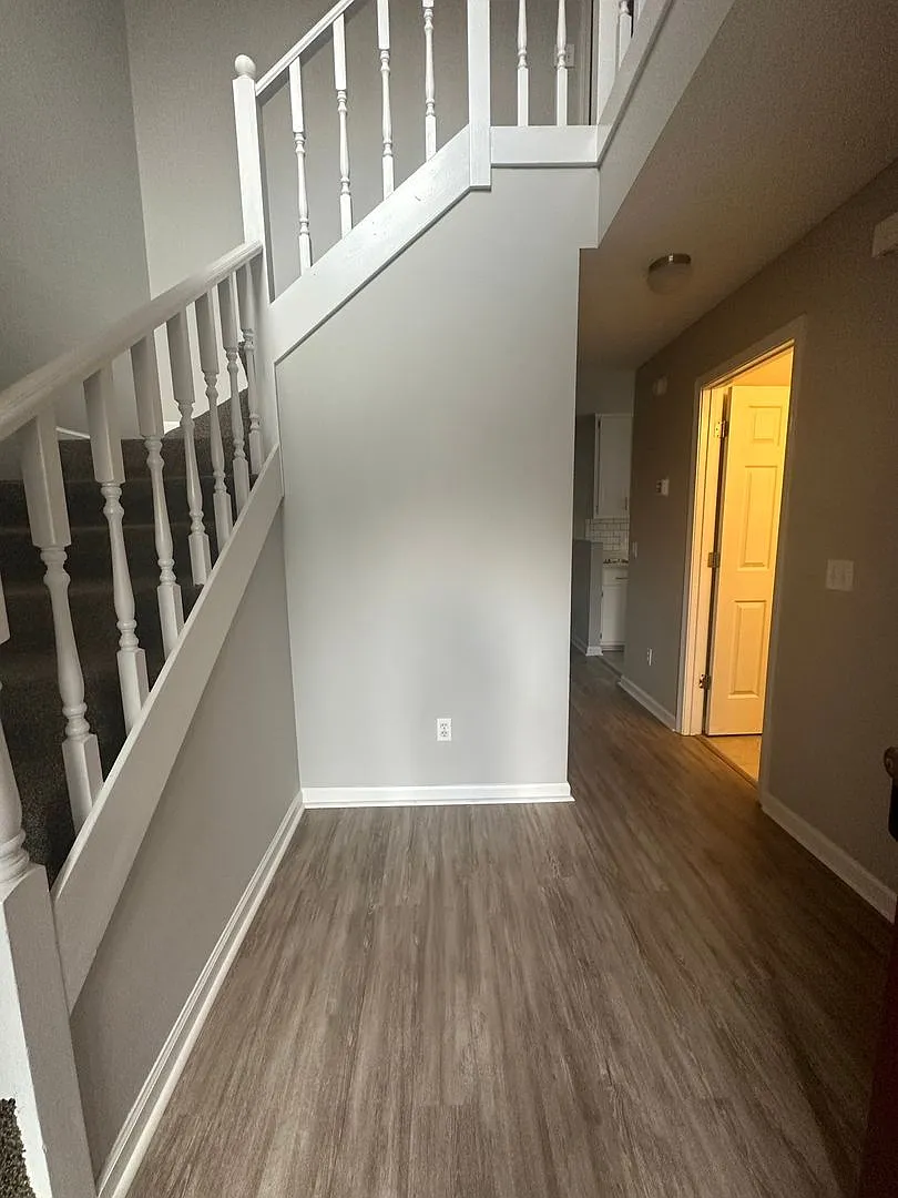 Briarwood West! End Unit! — Photo 3