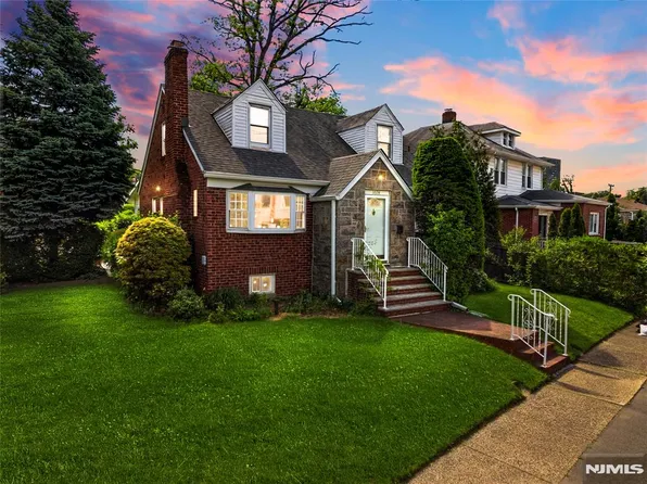 1028 Harvard Pl, Fort Lee, NJ 07024