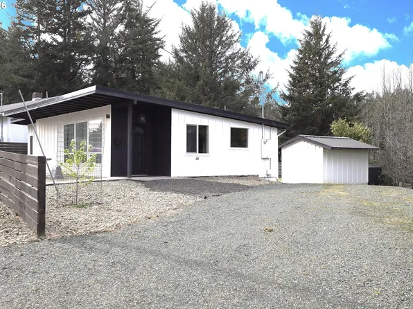 1166 Winsor Ave, North Bend, OR 97459