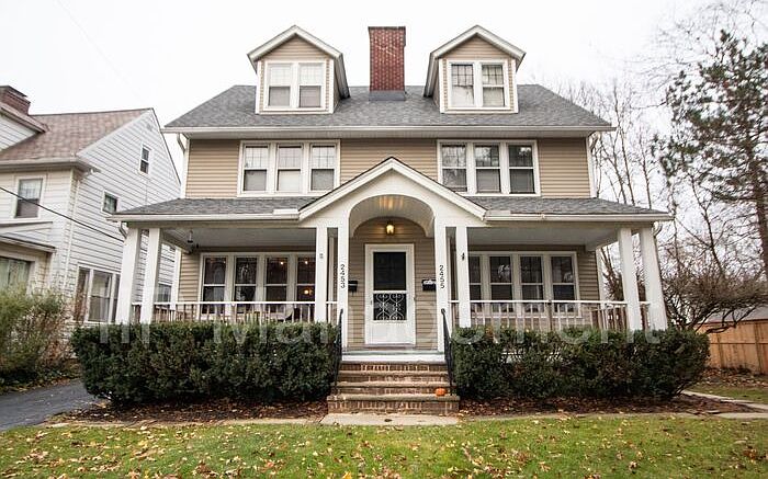 1st image of 2455 Woodmere Dr #2455