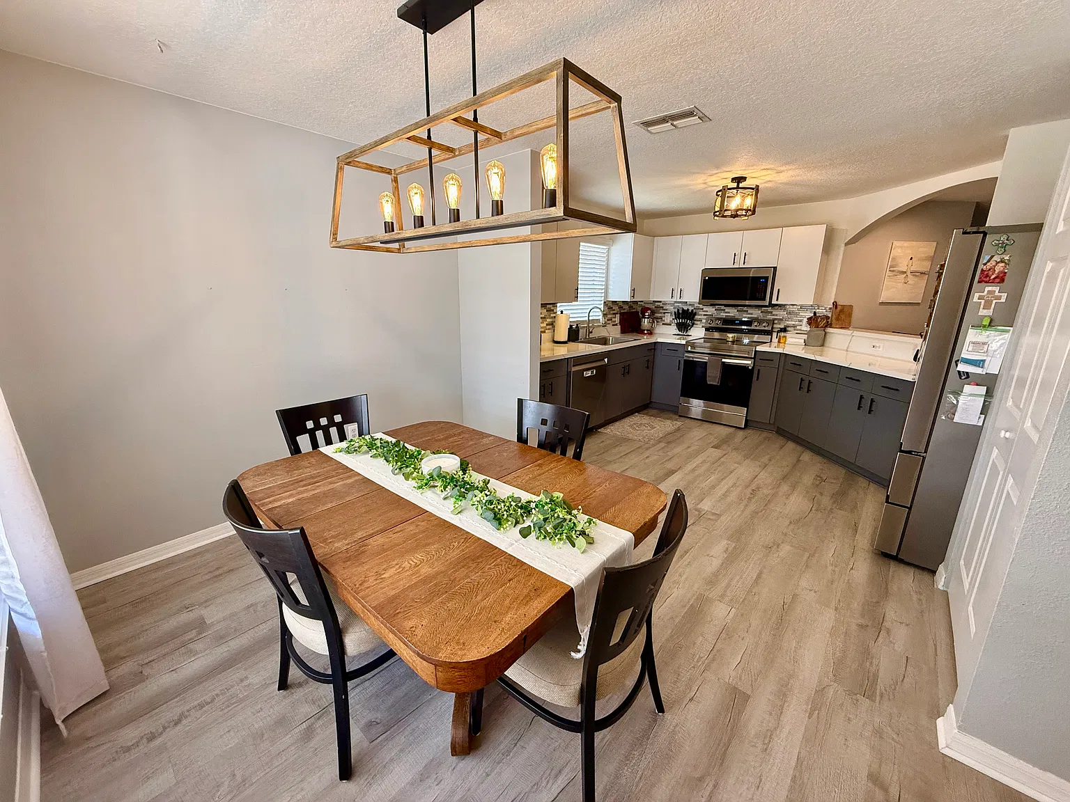 3 bed, 1444 sqft, $2,450 — Photo 3