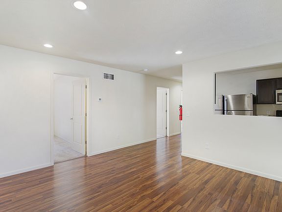 2nd image of 2647 Redwood Ave