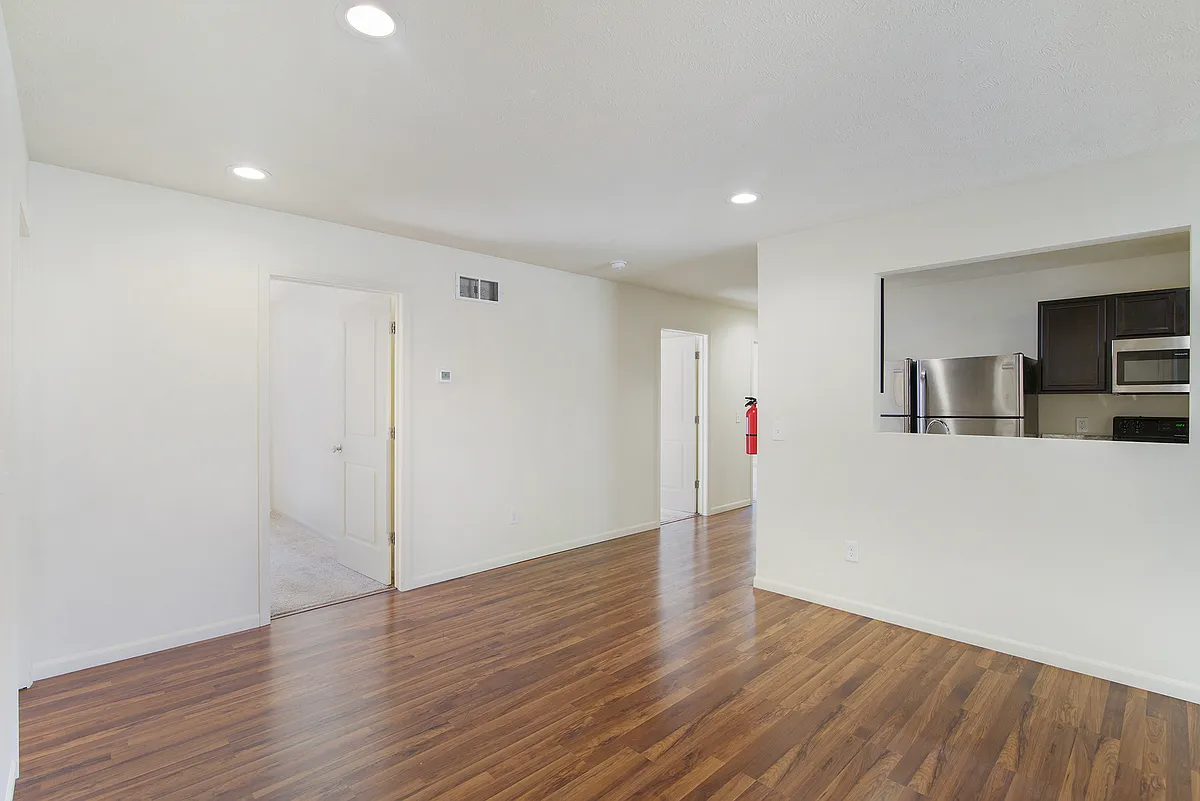 Building Photo - 2647 Redwood Ave