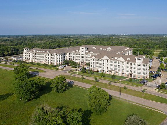 2nd image of 10000 Fannin St #411