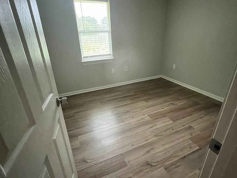 505 Carrie Dr — Photo 2