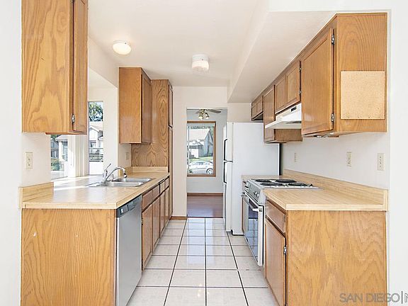 5th image of 2858 Casey St