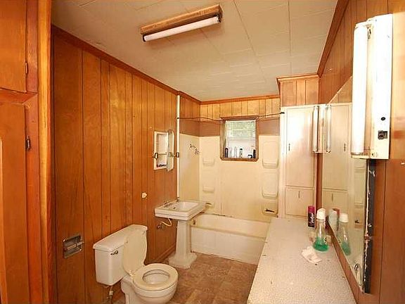 3rd image of 710 Avenue G