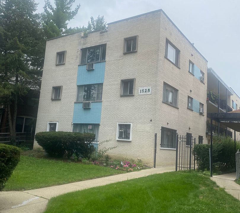 1st image of 1628 W Touhy Ave APT 203