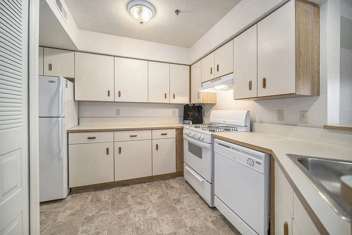 Hurwich Farms Apartments — Photo 3