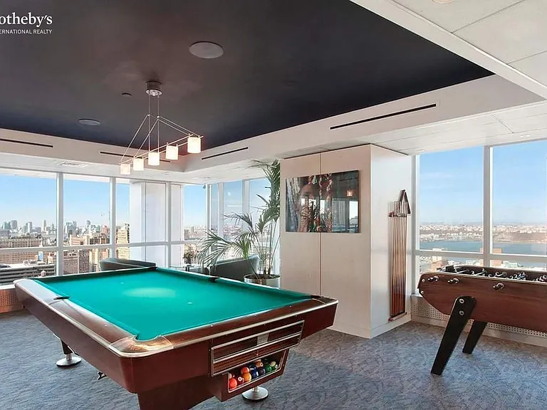 350 W 42nd St #9L — Photo 11