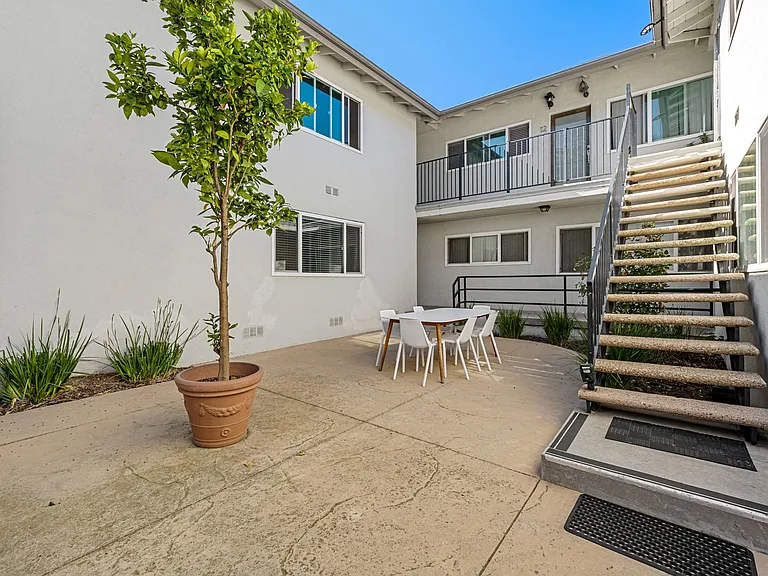 17405 Van Ness — Photo 34