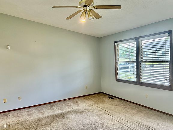 4th image of 404 W Cromer Ave