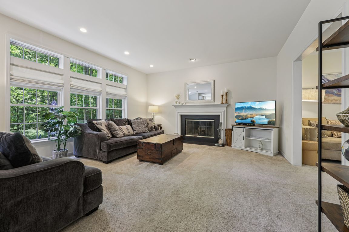 Black Walnut Dr-S1207-007.jpg