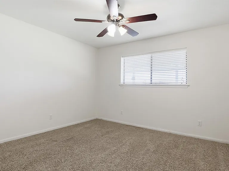 128 Skyview Ter — Photo 16