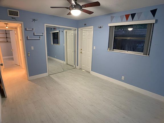 3rd image of 107 SW 19th Ave