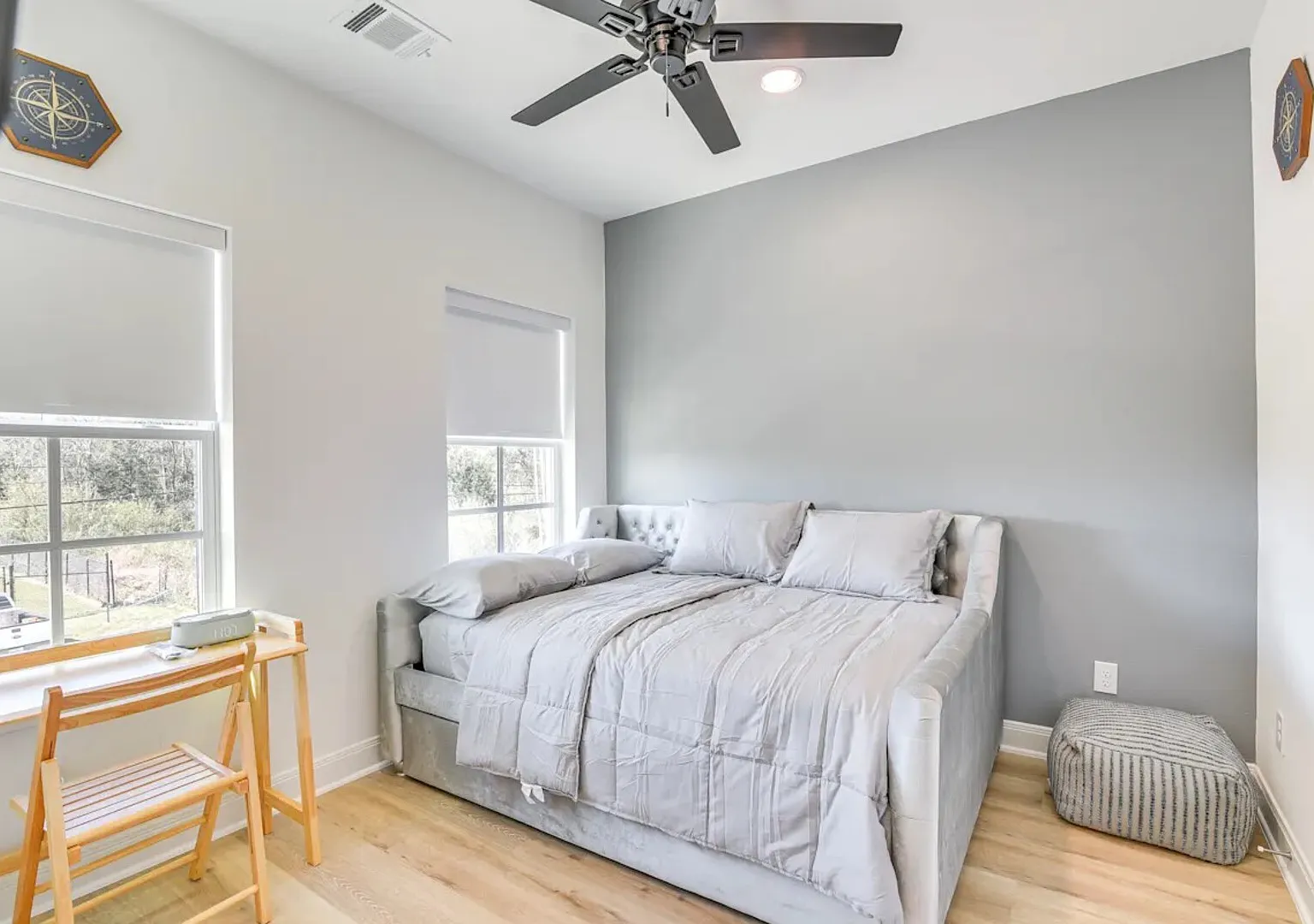 Downtown Med-Center 2 car Garage power beds smart home — Photo 4