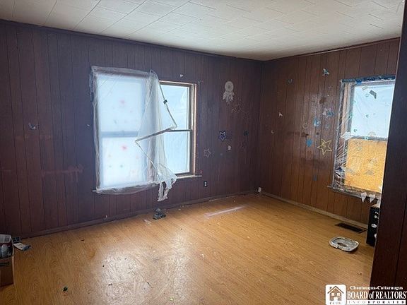 3rd image of 438 Winsor St