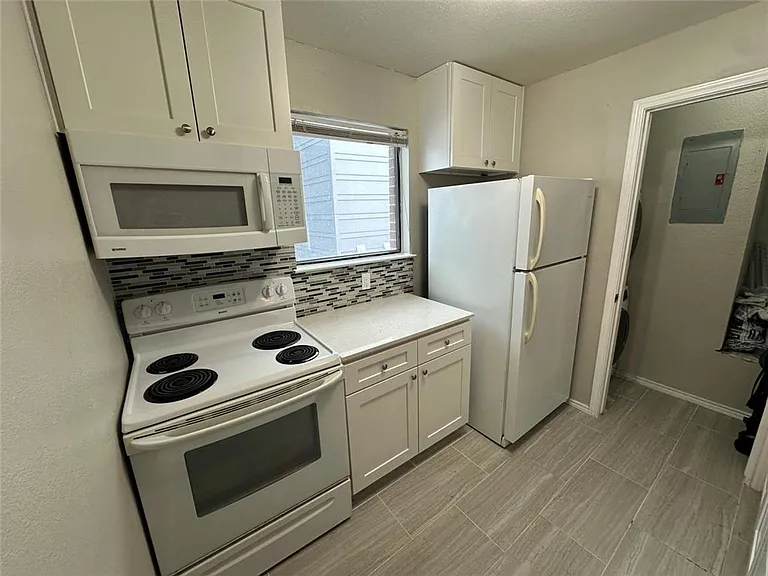 704 W 21st St #301 — Photo 4