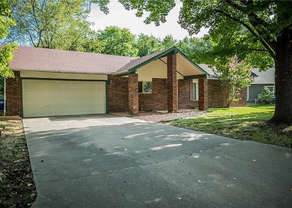 1st image of 2729 W Highland Cir