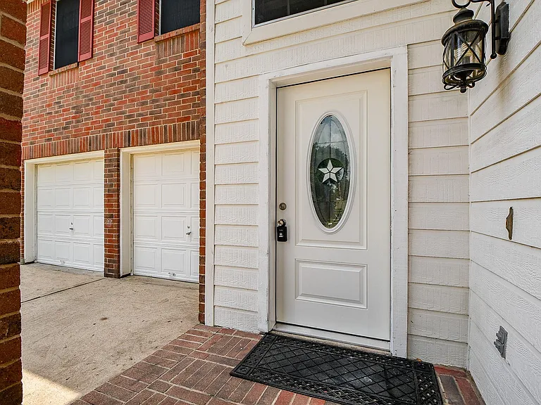 21219 Flat Creek Ln — Photo 2
