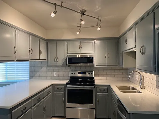11040 Spring Dr — Photo 2