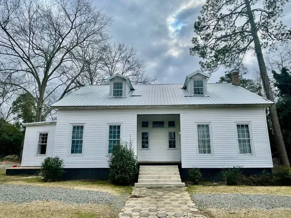 819A E Lee St, Dawson, GA 39842
