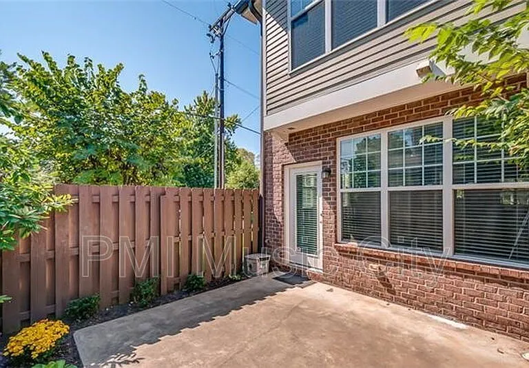 2324 Knowles Ave — Photo 14