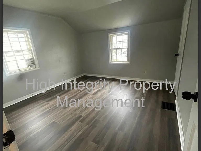 822 Adams St — Photo 1