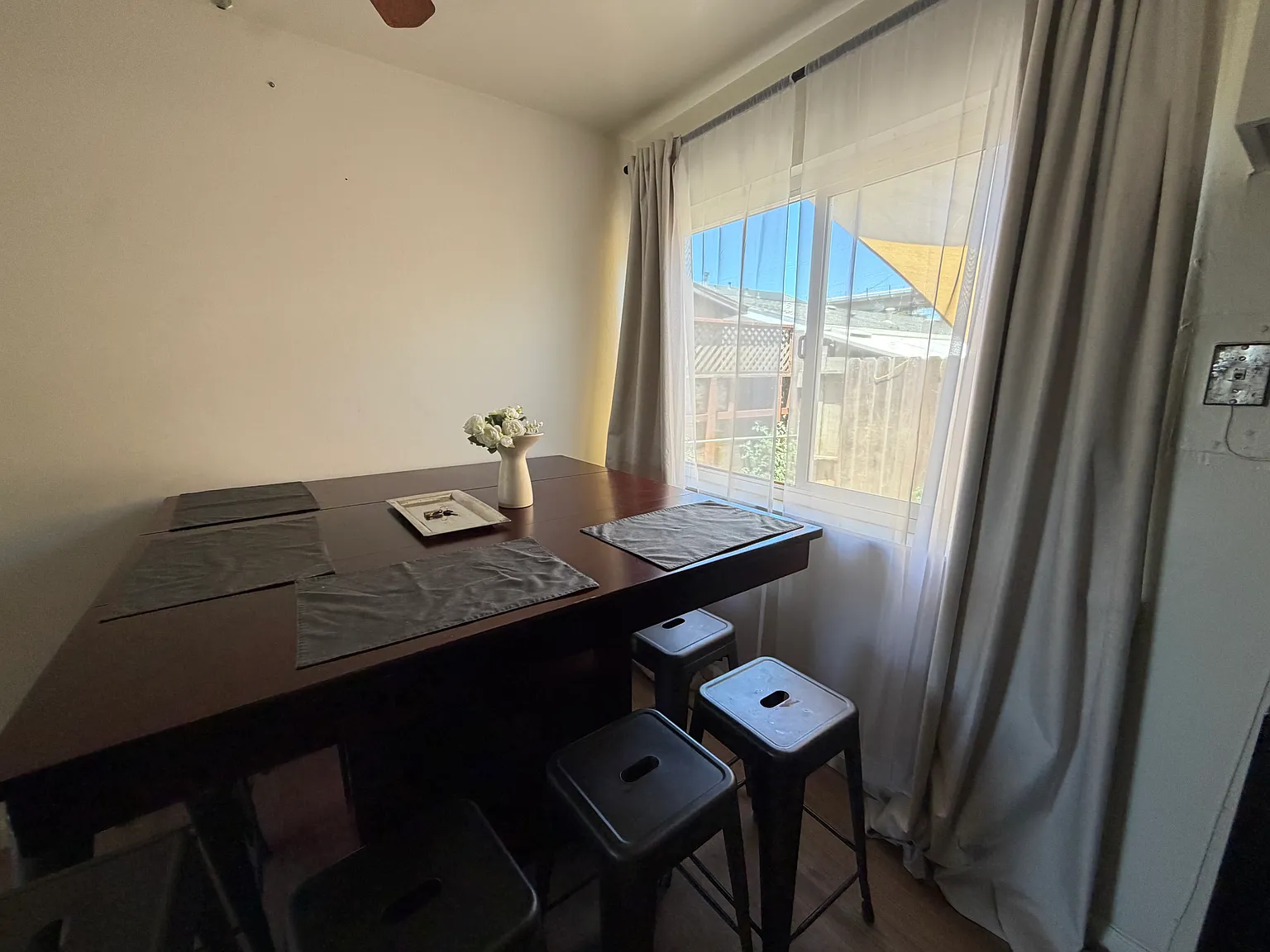 1 bed, 100 sqft, $975 — Photo 2