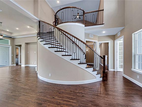 4th image of 6347 Francis Ln