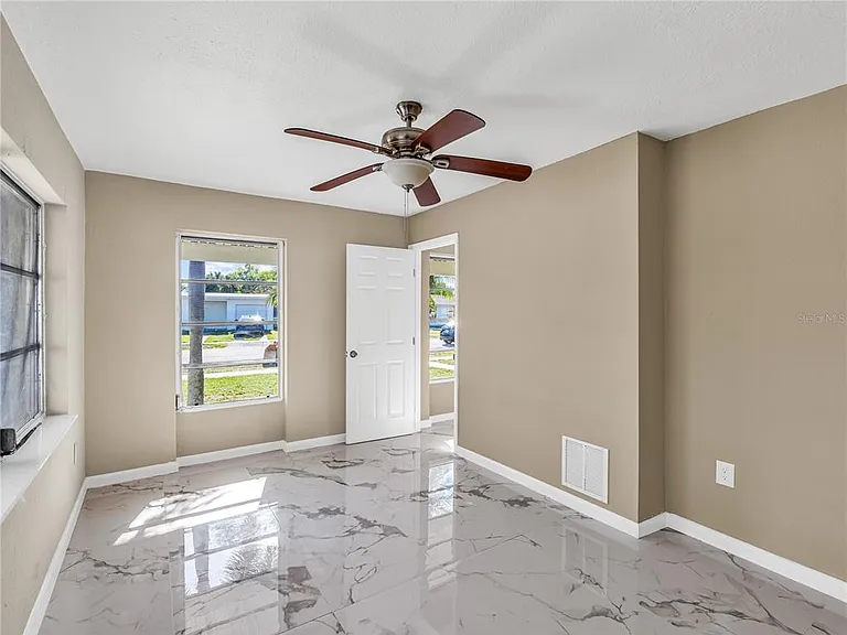 640 Dalton Blvd — Photo 17
