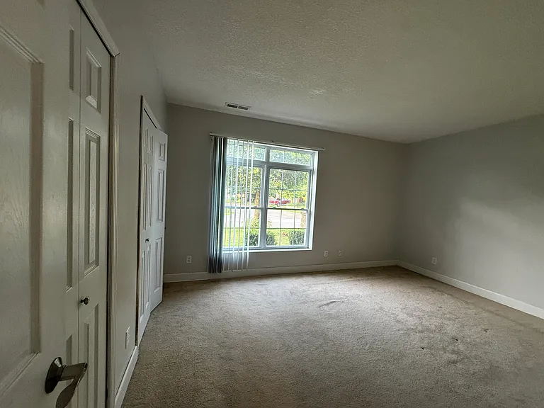 526 Buckley Rd — Photo 12