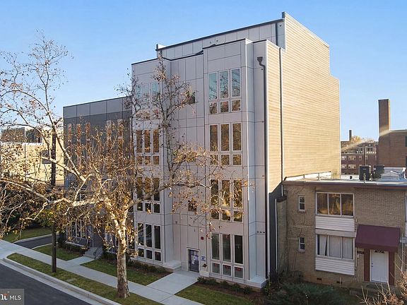 4th image of 2105 M St NE #15