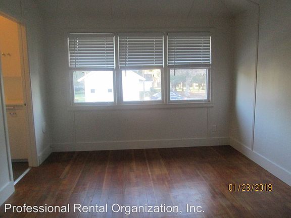 3rd image of 1126 Oak Ave