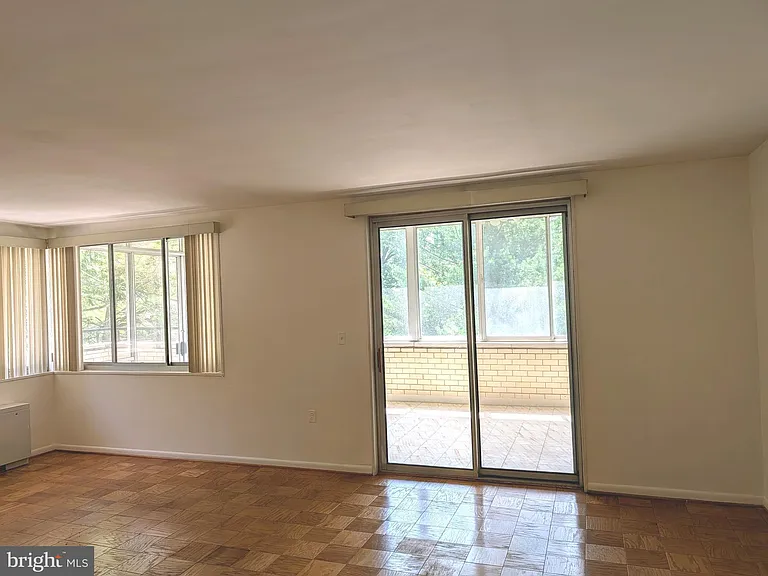 10401 Grosvenor Pl #310 — Photo 23