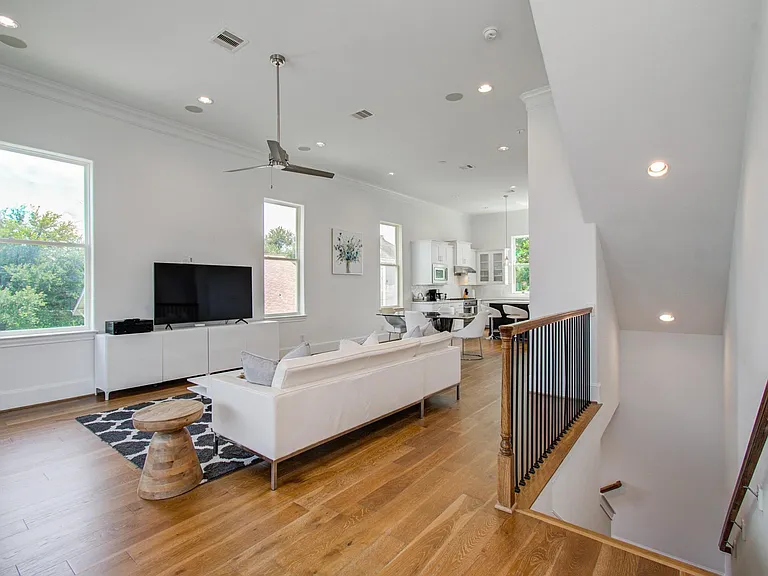 1512 Stuart St — Photo 13