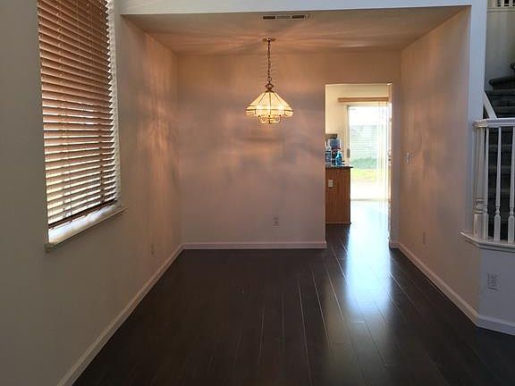 4th image of Woodbury Ln