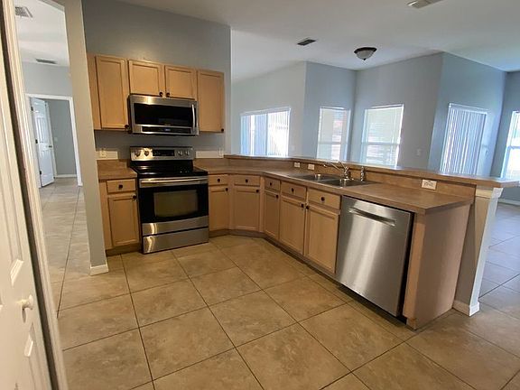 4th image of 3639 Weatherfield Dr