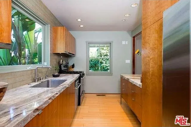 8618 Appian Way — Photo 7