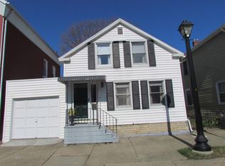 8 4th St, Waterford, NY 12188