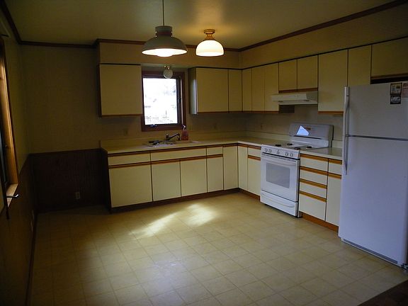 2nd image of 9510 Longmire Ct SE