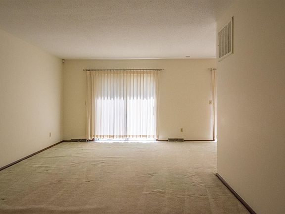 3rd image of 3641 S Kingsbury Ave