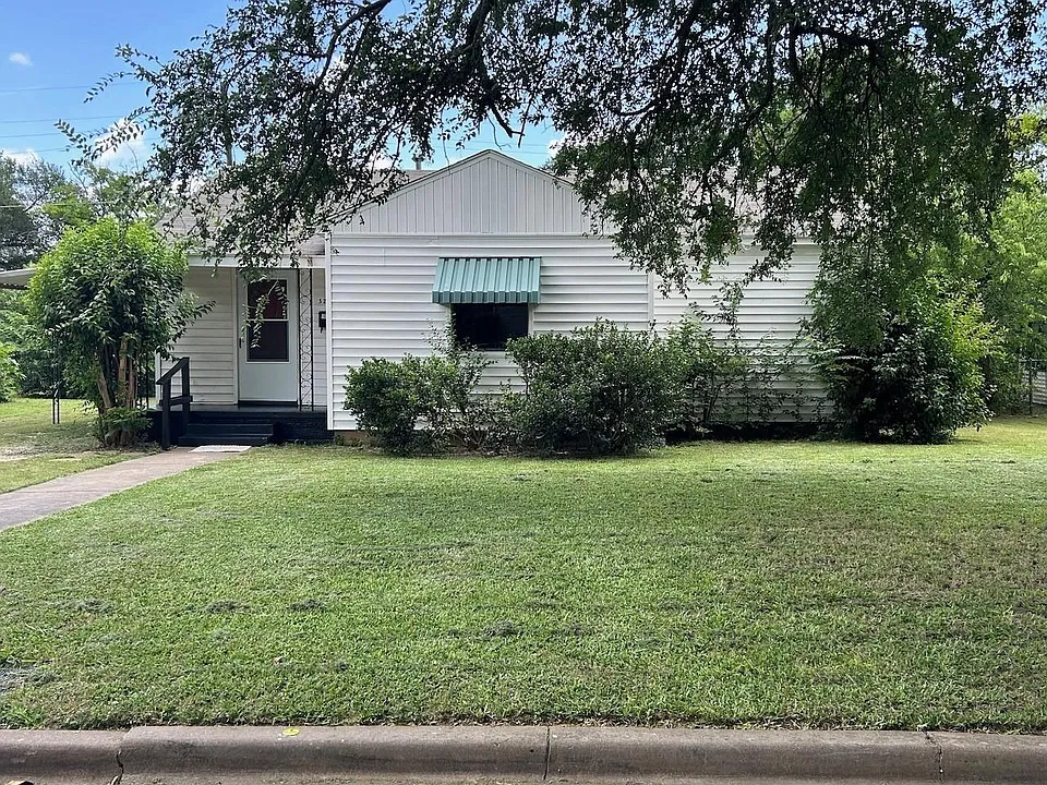 3208 Willowbrook Dr